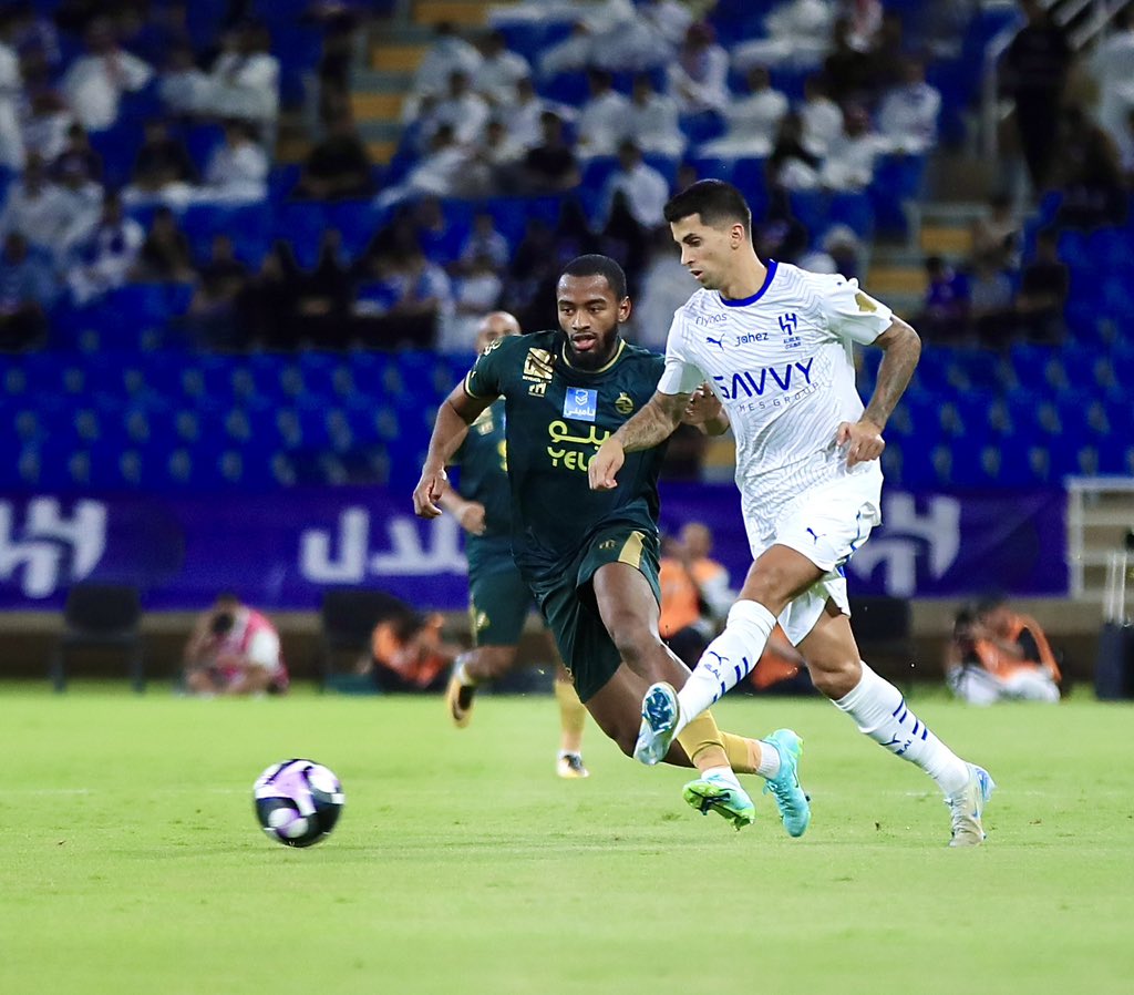 الهلال والخلود