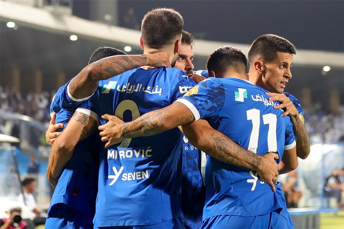 الهلال والخلود