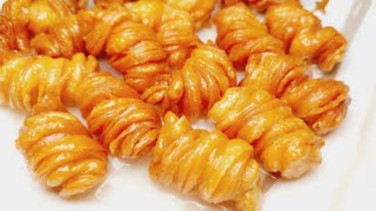 بكوباية دقيق وملعقة زيت هتعملي أطعم حلويات سهلة وسريعة في البيت ومن غير فرن
