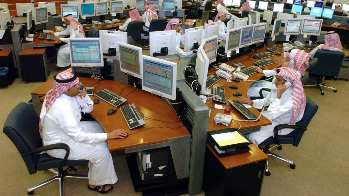 مدة الصلاة والراحة.. تفاصيل تقليص ساعات الدوام في رمضان وفق نظام العمل بالسعودية