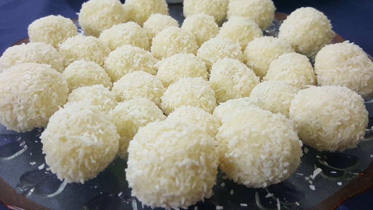 حضري أحلي حلوى لرمضان كرات جوز الهند بالقشطة لذيذة وطعمها حكاية