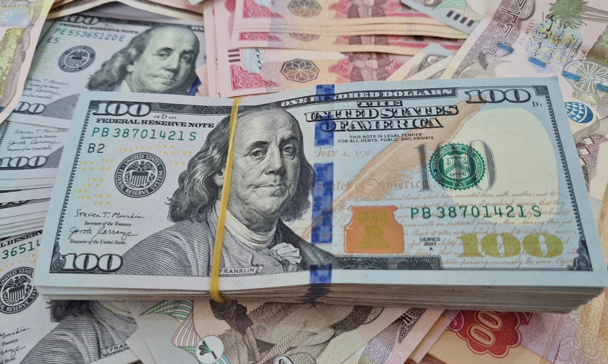سعر 100 دولار في العراق اليوم