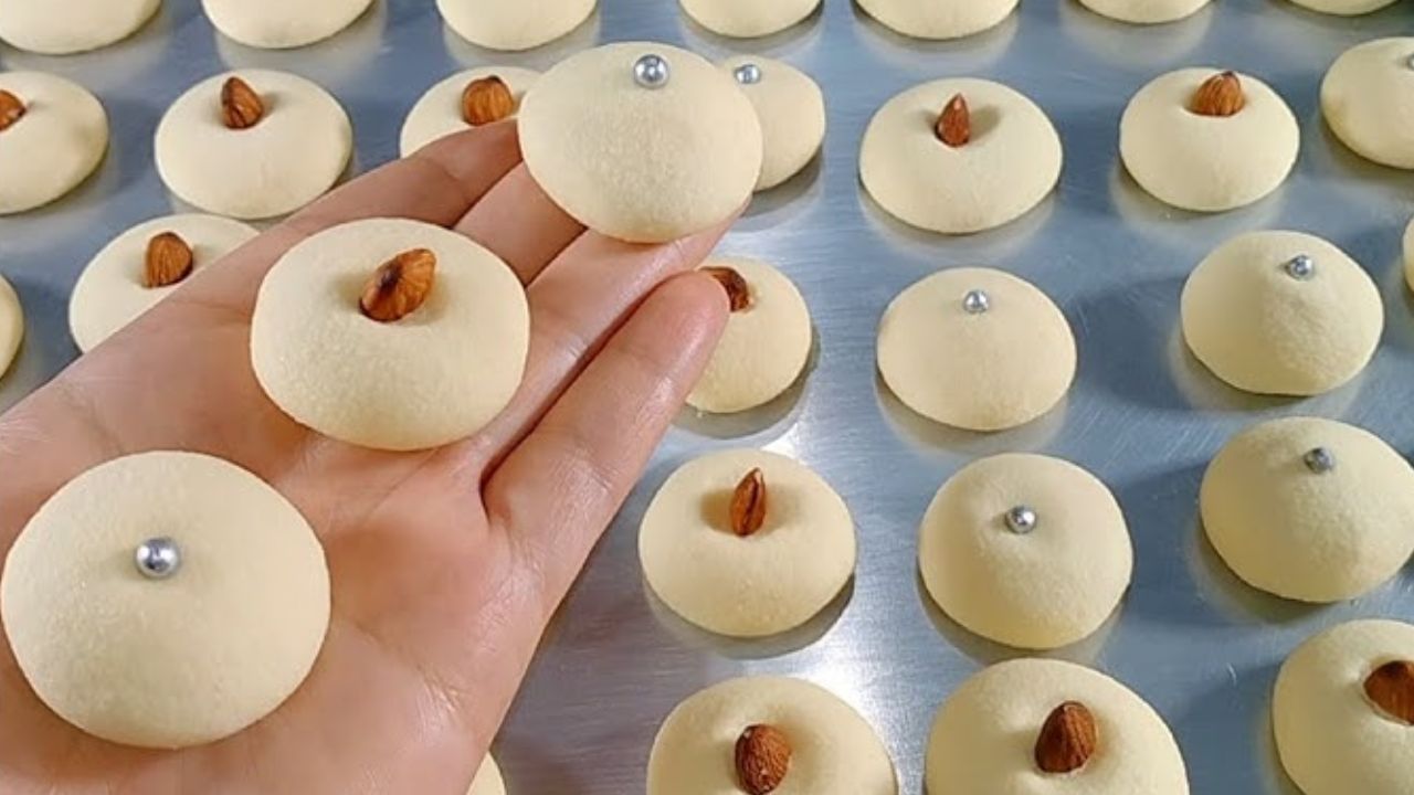 طريقة عمل الغريبة الدايبة زي المحلات