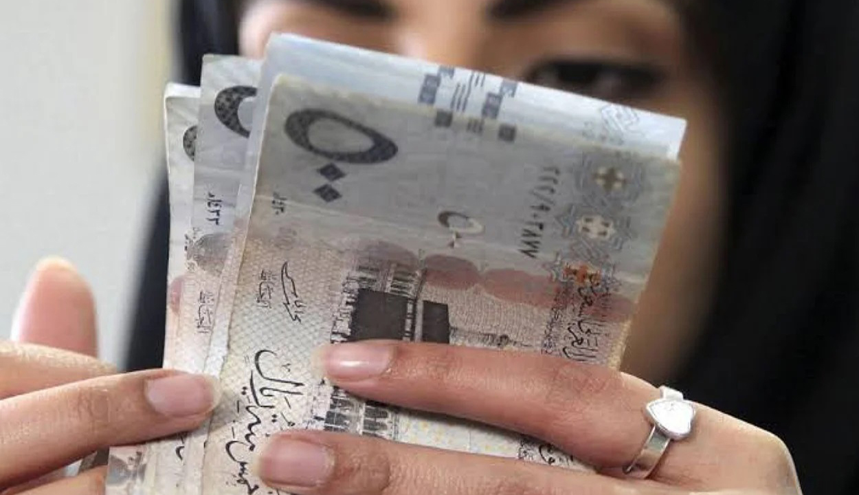 قرض للنساء الموظفات وربات المنزل
