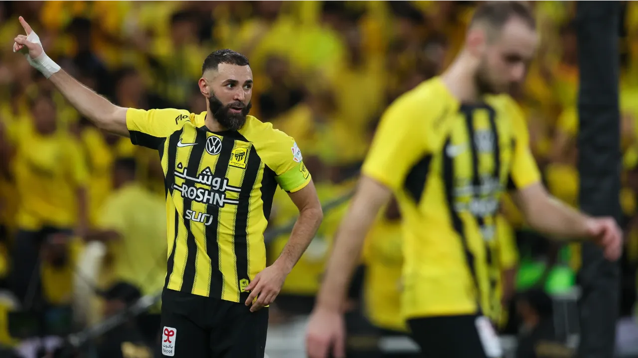 ما القنوات الناقلة لمباراة الوحدة والاتحاد في دوري روشن السعودي 2024-2025؟