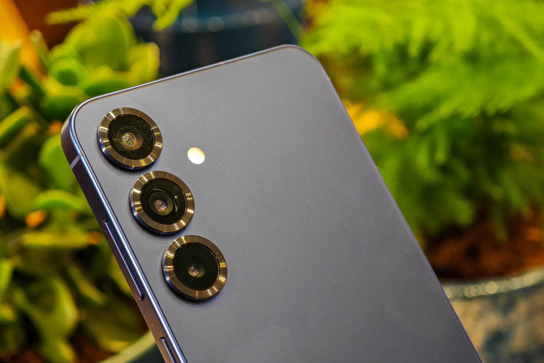 ضربة معلم من سامسونج!! Samsung Galaxy S25 Plus.. هاتف رائد فريد من نوعه ومثالي