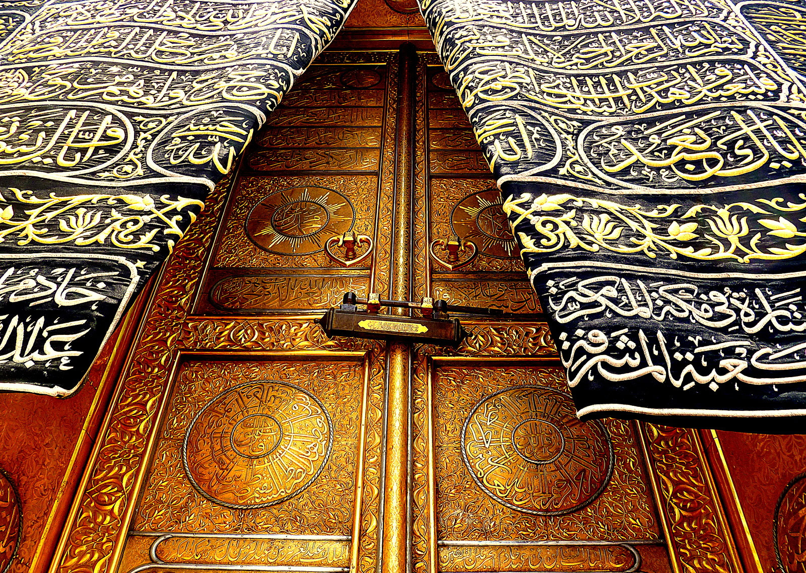 4 مراحل لغسل السجاد في المسجد الحرام.. اعرفها الآن