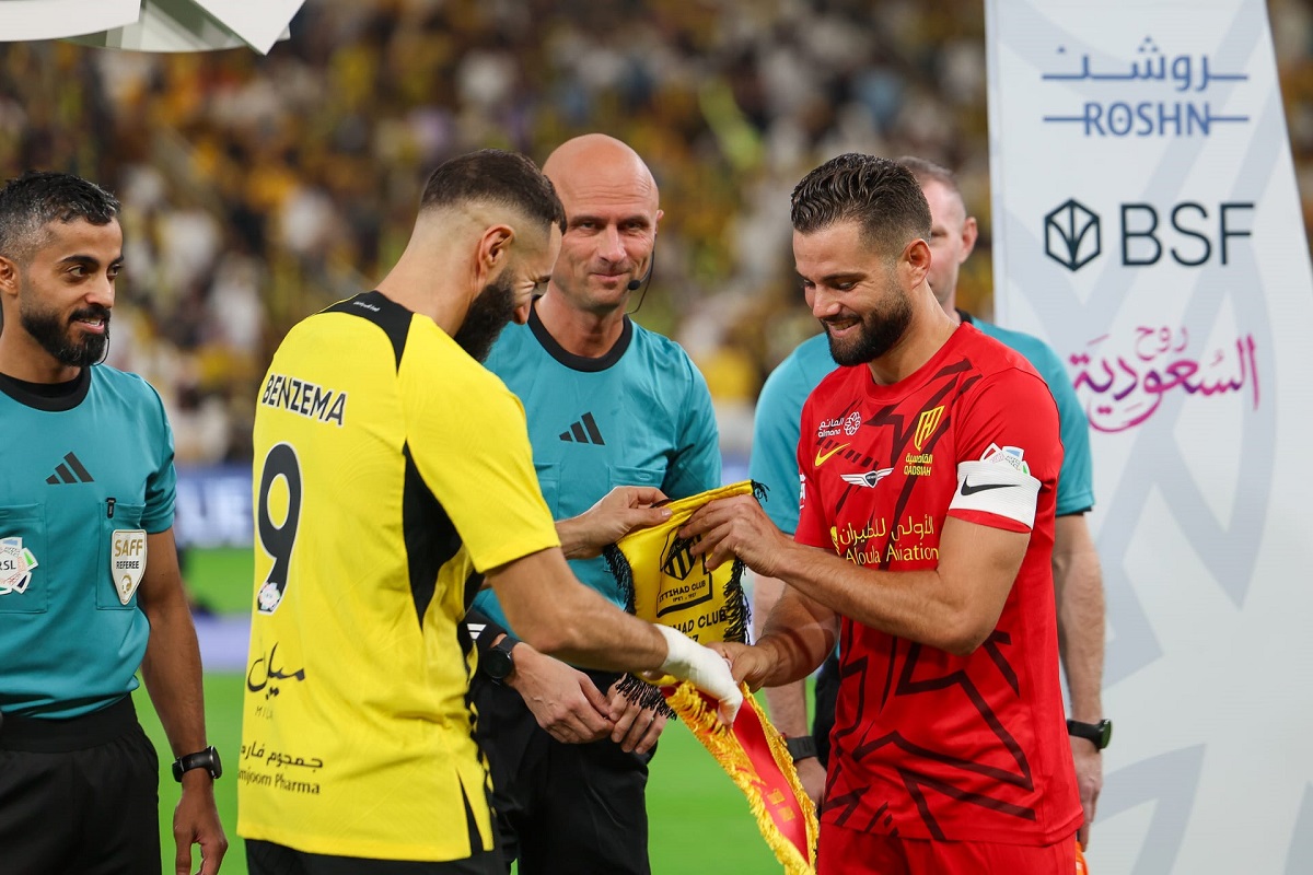 فارس عوض يعلق على قمة Al Qadisiyah vs Al Ittihad: كيف تتابع المباراة عبر الإنترنت؟