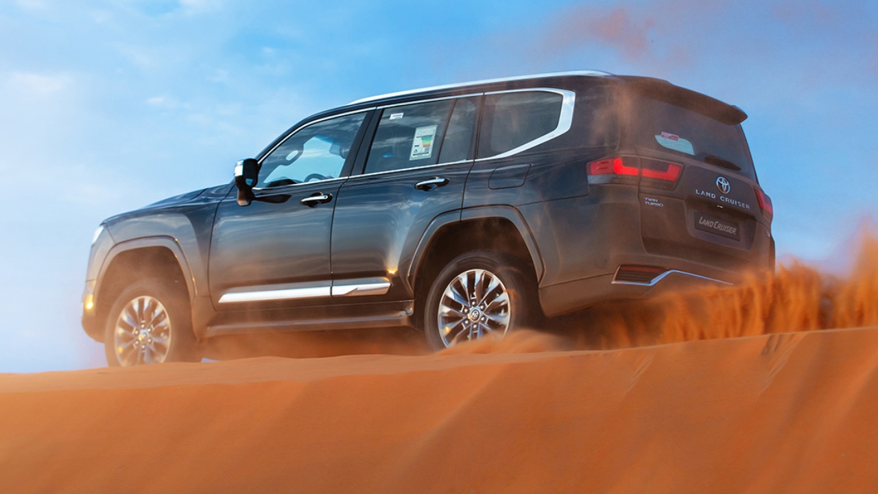 سعر تويتا لاندكروزر السعودية 2025 Land Cruiser وحش الطرق الوعرة والأداء الاحترافي