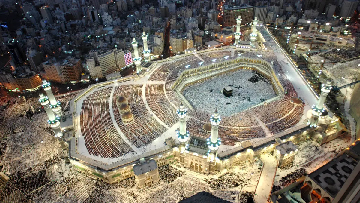 جدول أئمة الحرم المكي في رمضان 2025 من يوم 8 ال 14