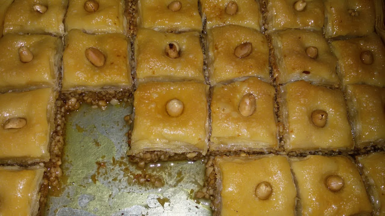 ما هي مكونات تحضير البقلاوة في المنزل