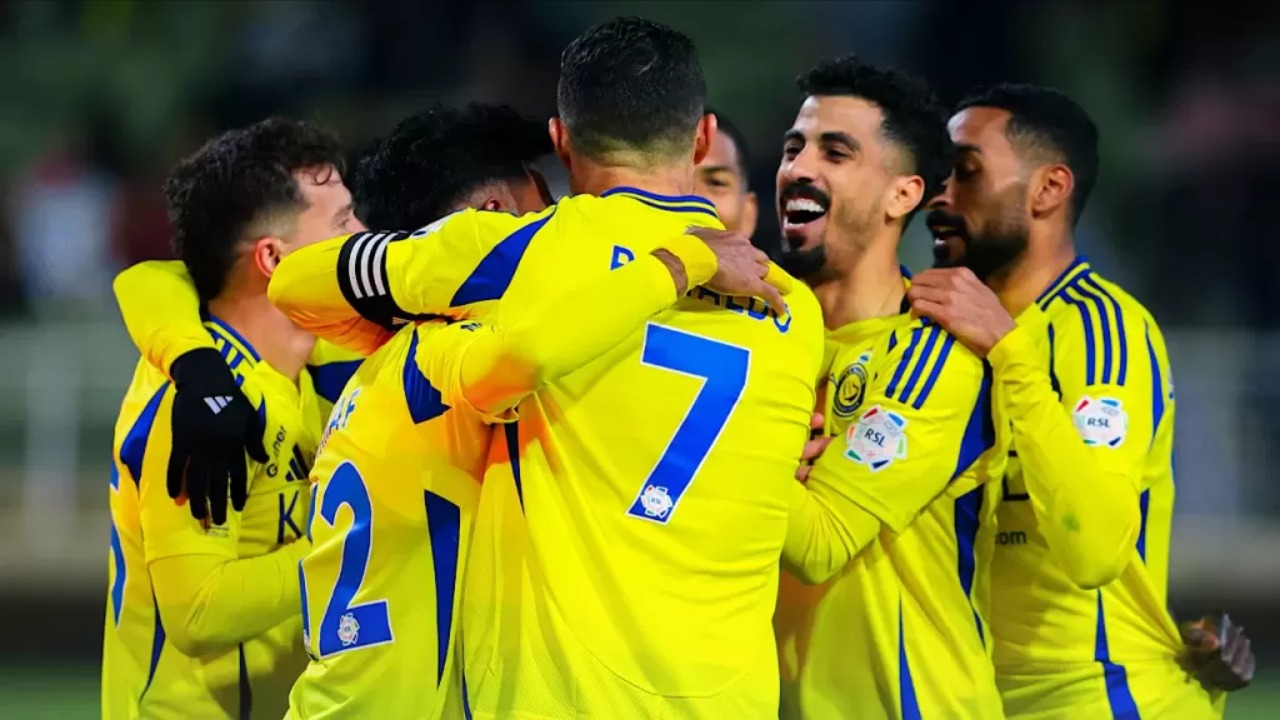 موعد مباراة النصر والاستقلال اليوم