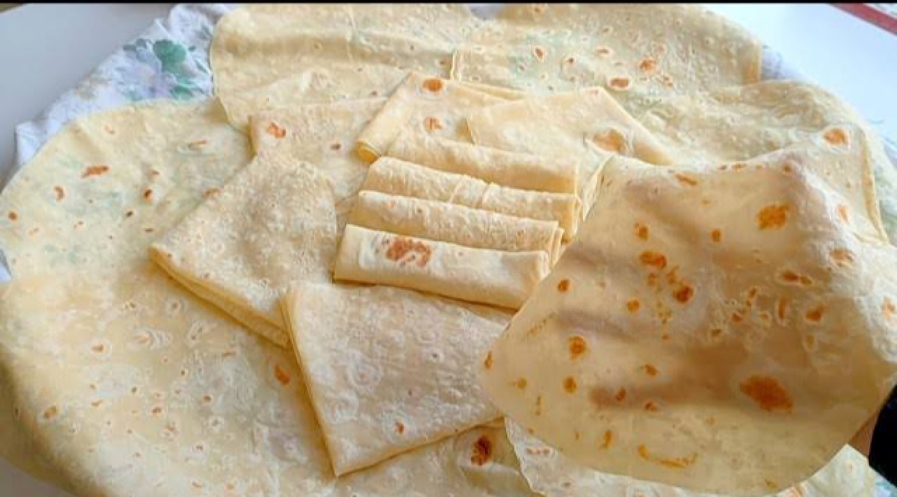 خبز رقاق طري طازج