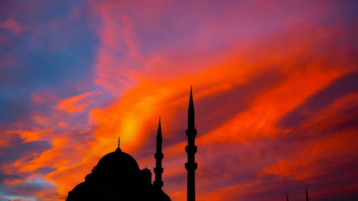 علامات ليلة القدر 2025 موعد الليالي الوترية أفضل أيام الشهر الفضيل