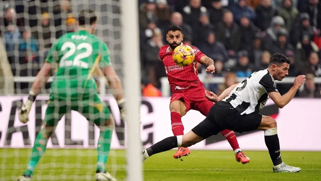 ماتش الليفر اليوم.. مباراة ليفربول ضد نيوكاسل في نهائي كأس الرابطة.. اعرف القنوات الناقلة