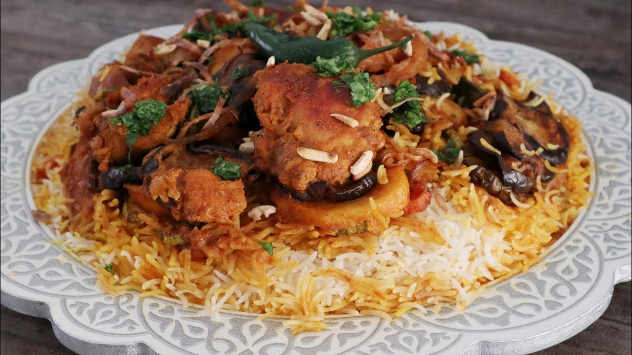 مكونات المقلوبة بالدجاج والخضار