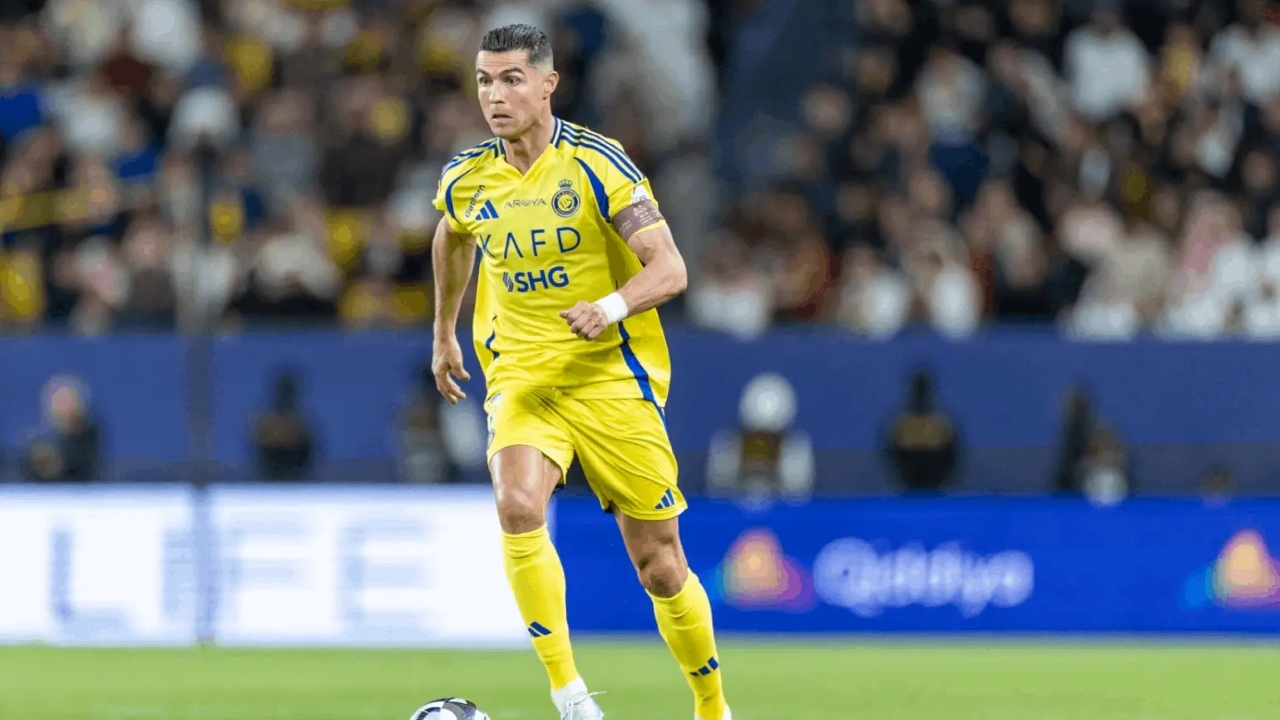 من معلق مباراة النصر والاستقلال؟