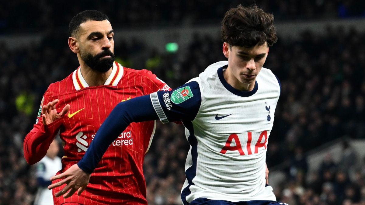 ليفربول وتوتنهام1736372416